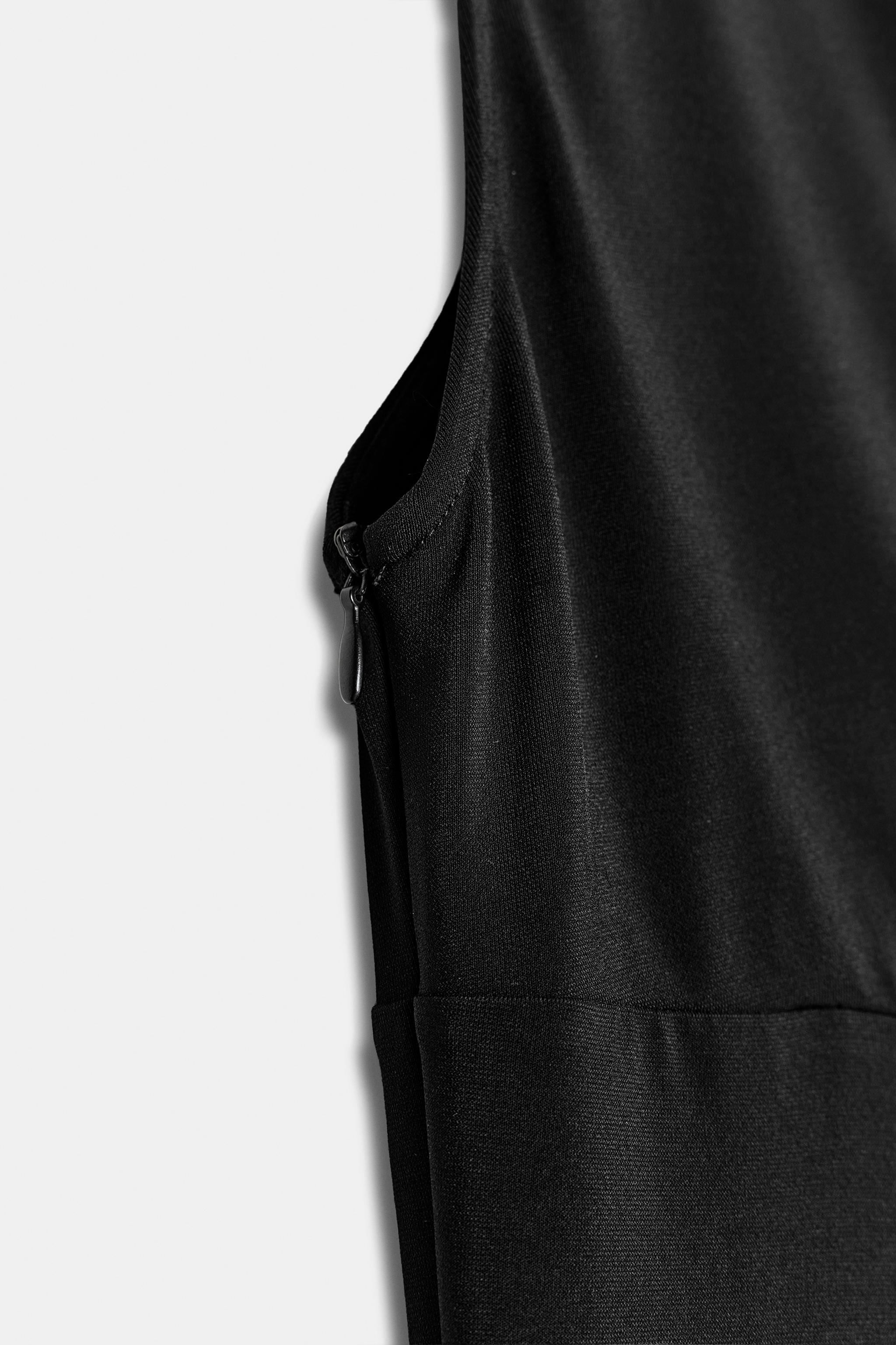 ROBE COURTE ASYMÉTRIQUE
